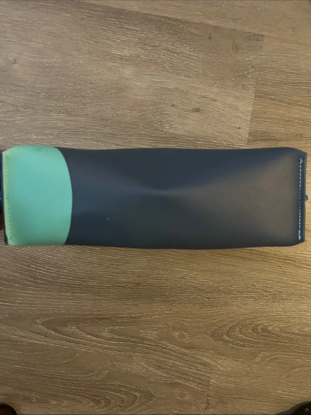 La Mer Teal-to-Deep-Blue Gradient Cosmetic Pouch